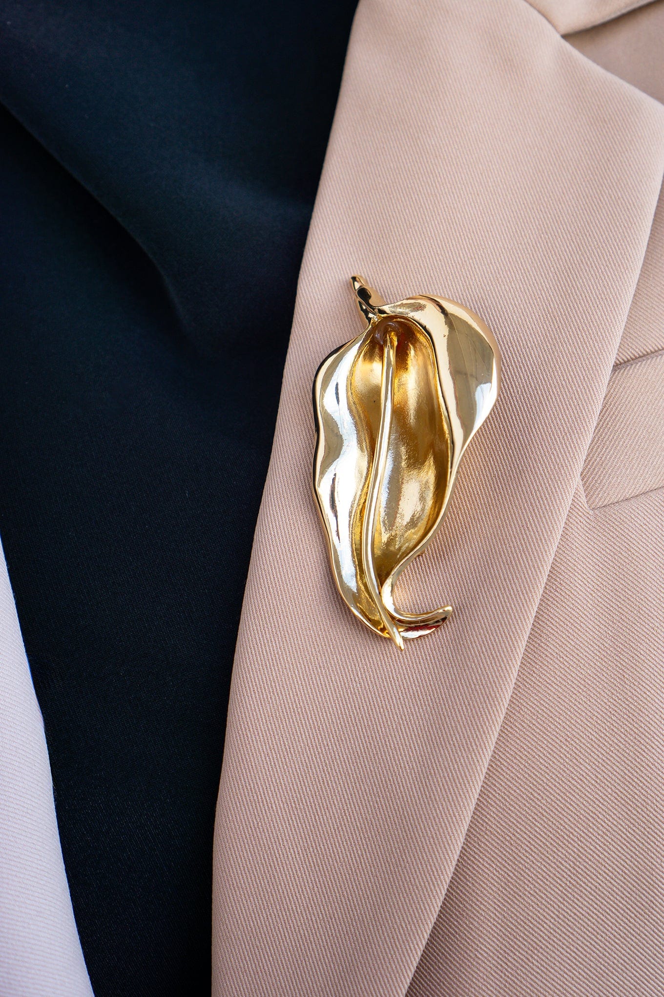 DCD BROOCHES Gold Iris Brooch