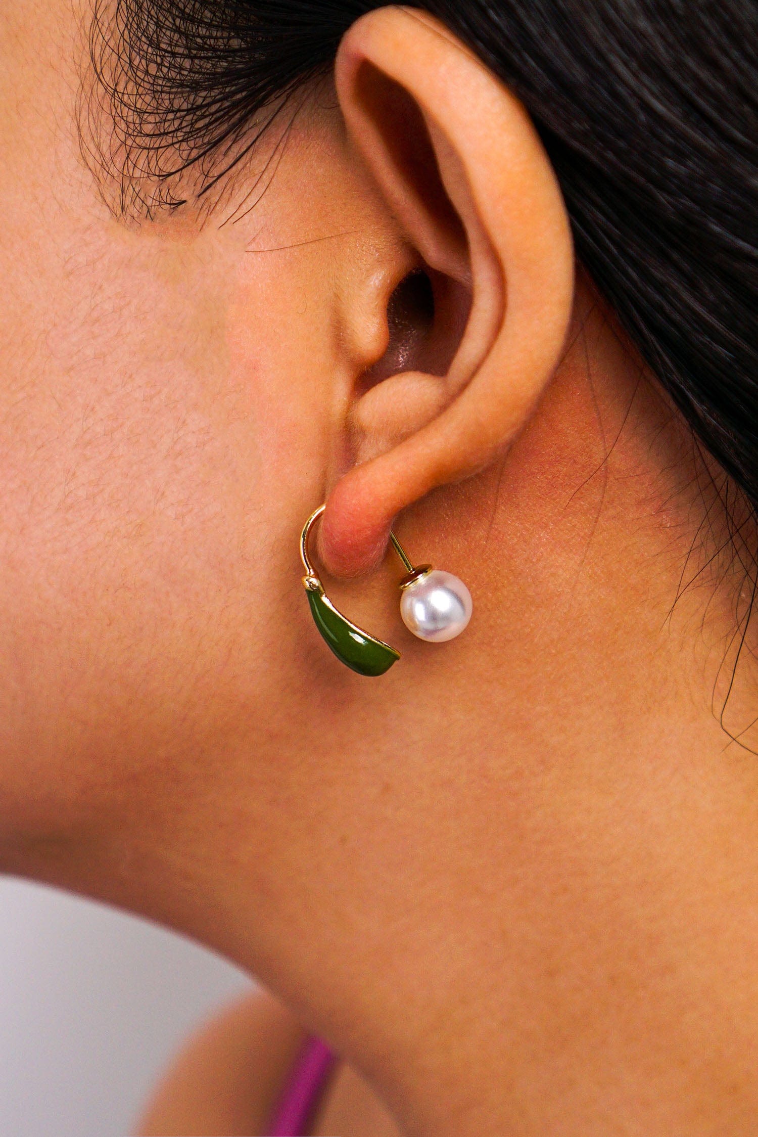 green earrings